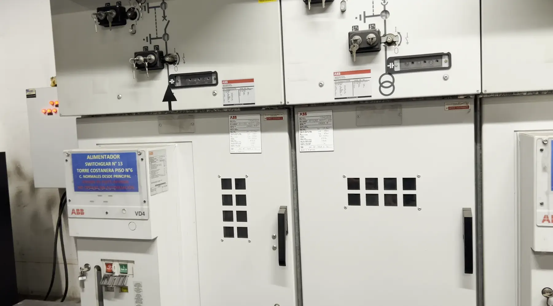 Switchgear de infraestructura crítica en edificio comercial