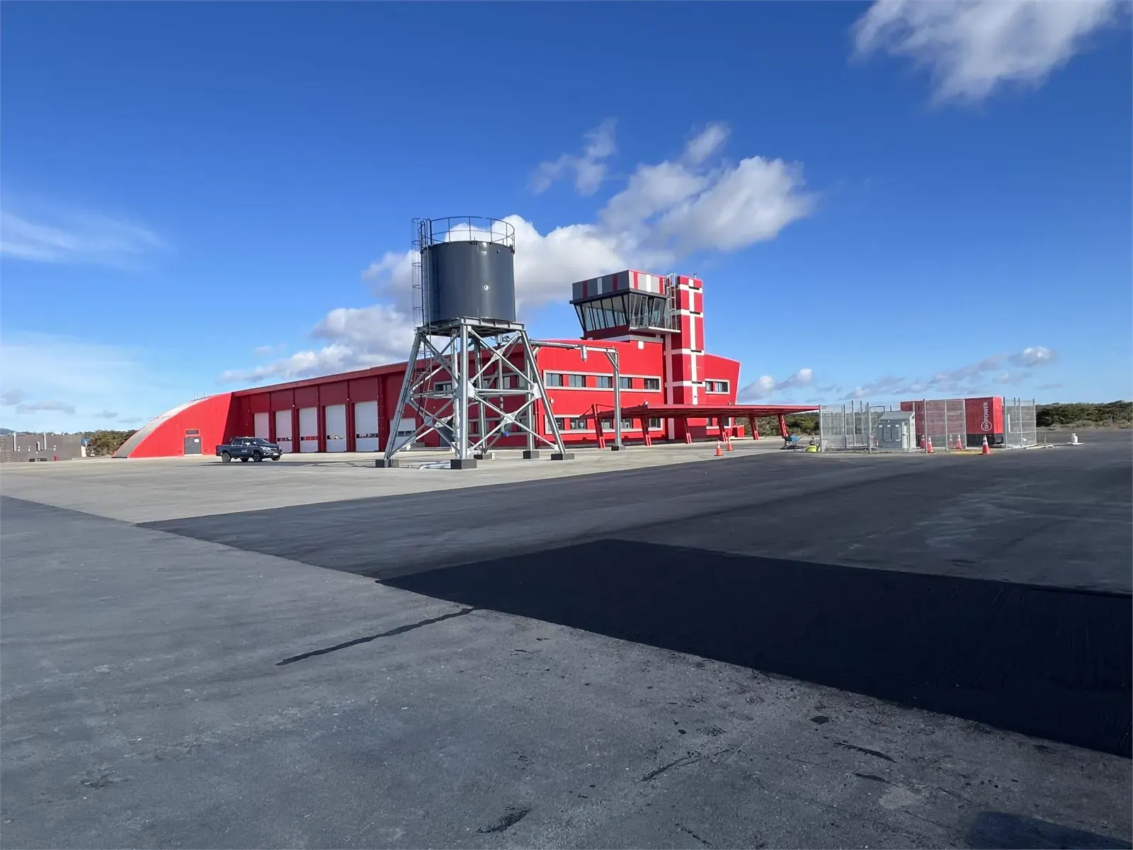 Línea de media tensión en proyecto aeroportuario